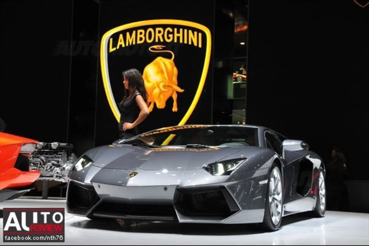 Lamborghini Aventador: due generazioni avanti (6)