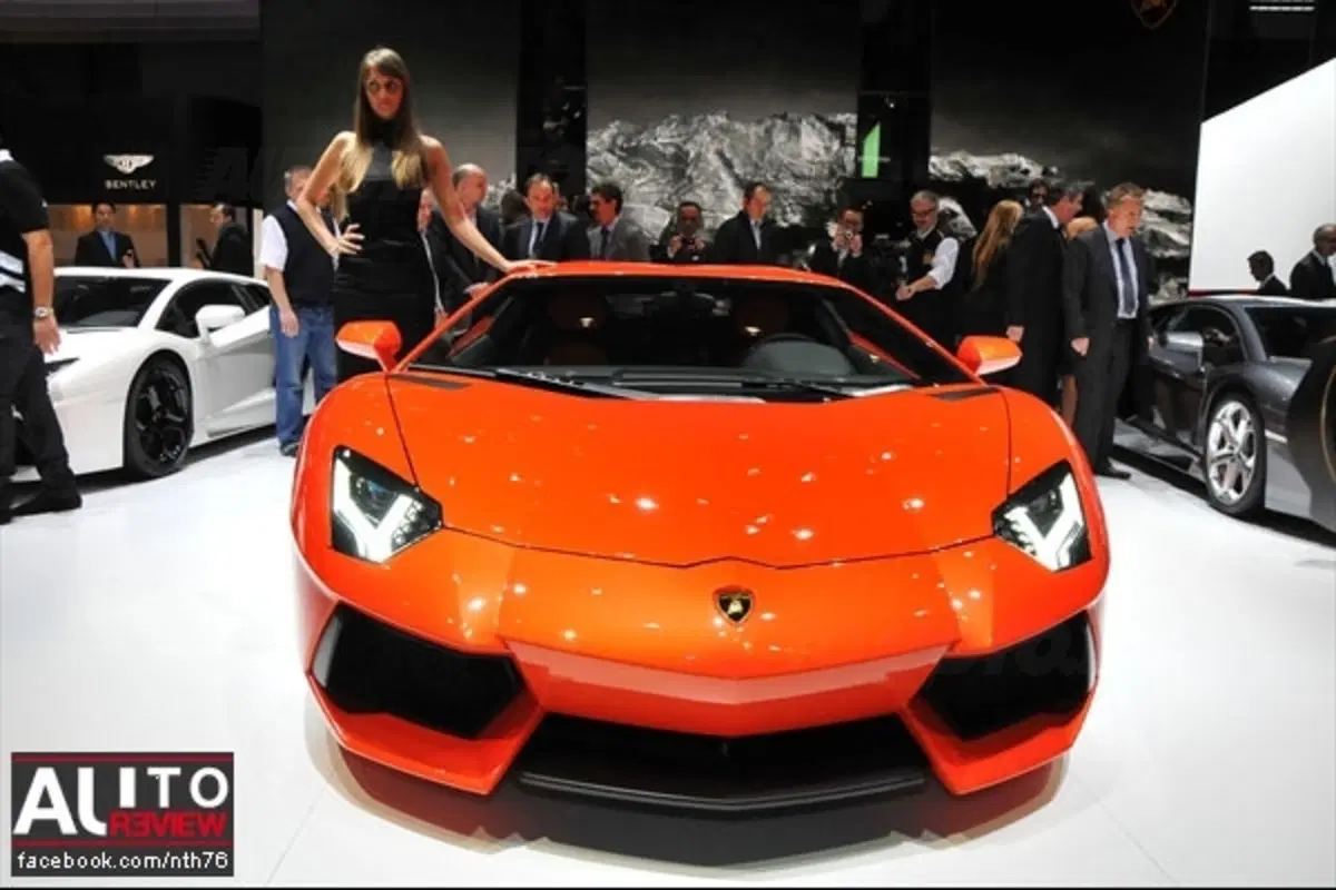 Lamborghini Aventador: due generazioni avanti (7)