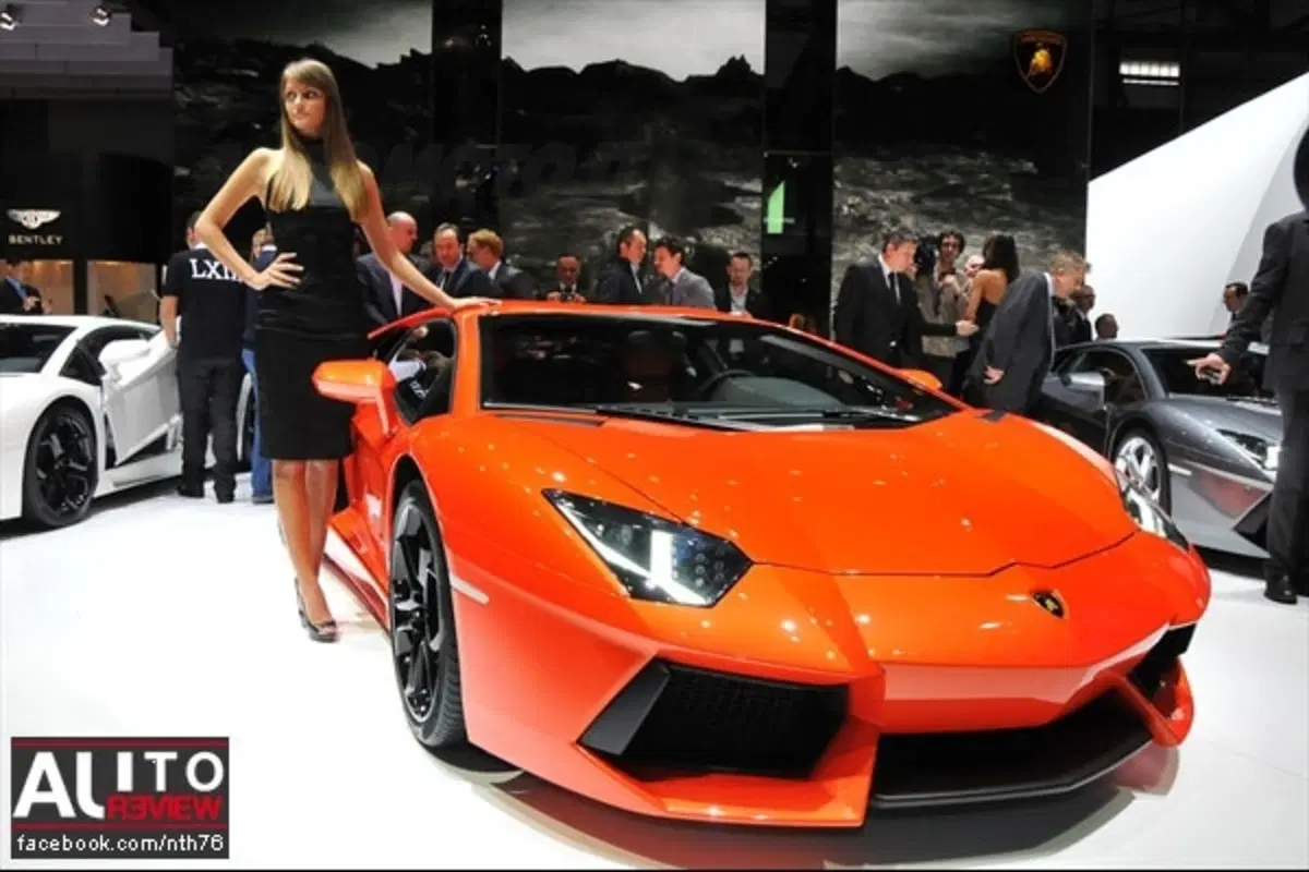 Lamborghini Aventador: due generazioni avanti (8)