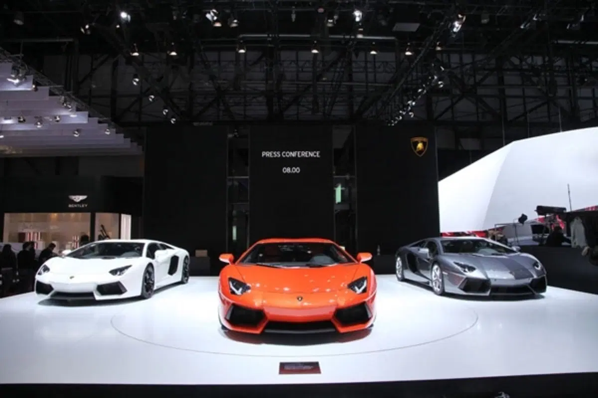 Lamborghini Aventador: due generazioni avanti (16)