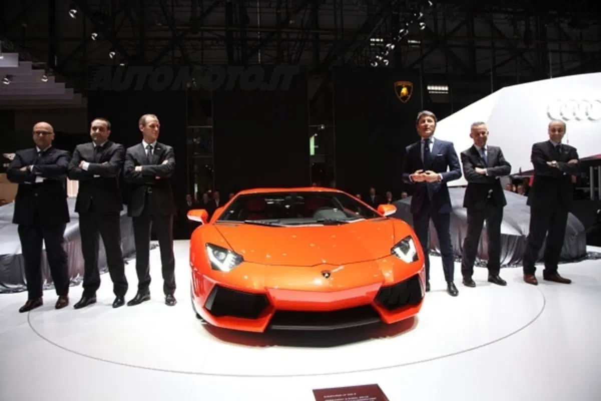 Lamborghini Aventador: due generazioni avanti (17)
