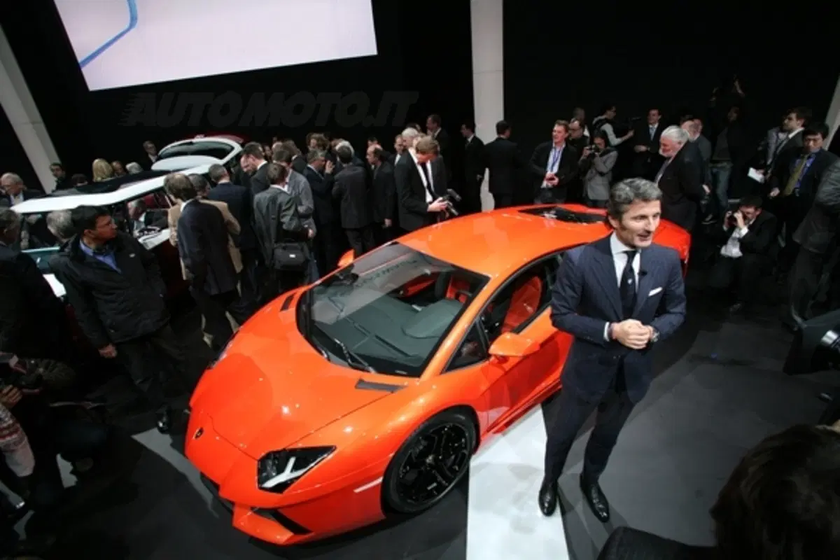 Lamborghini Aventador: due generazioni avanti (18)
