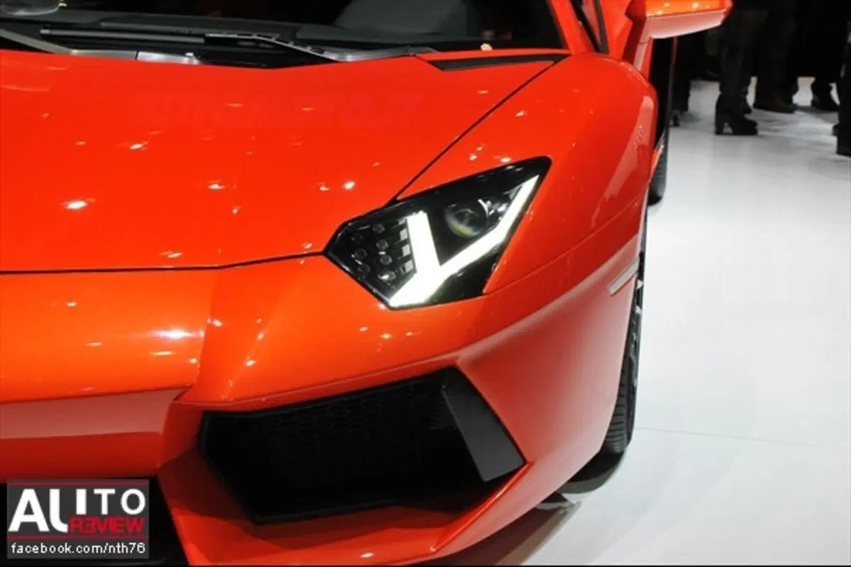 Lamborghini Aventador: due generazioni avanti (20)