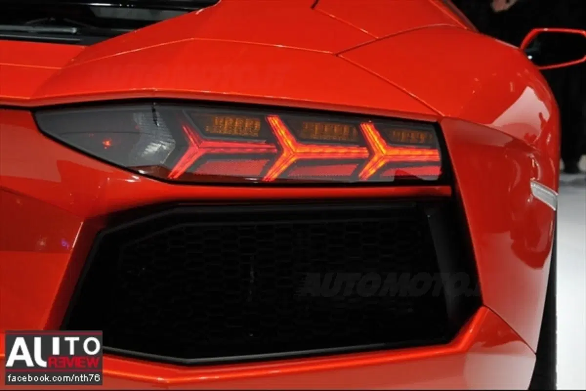 Lamborghini Aventador: due generazioni avanti (21)