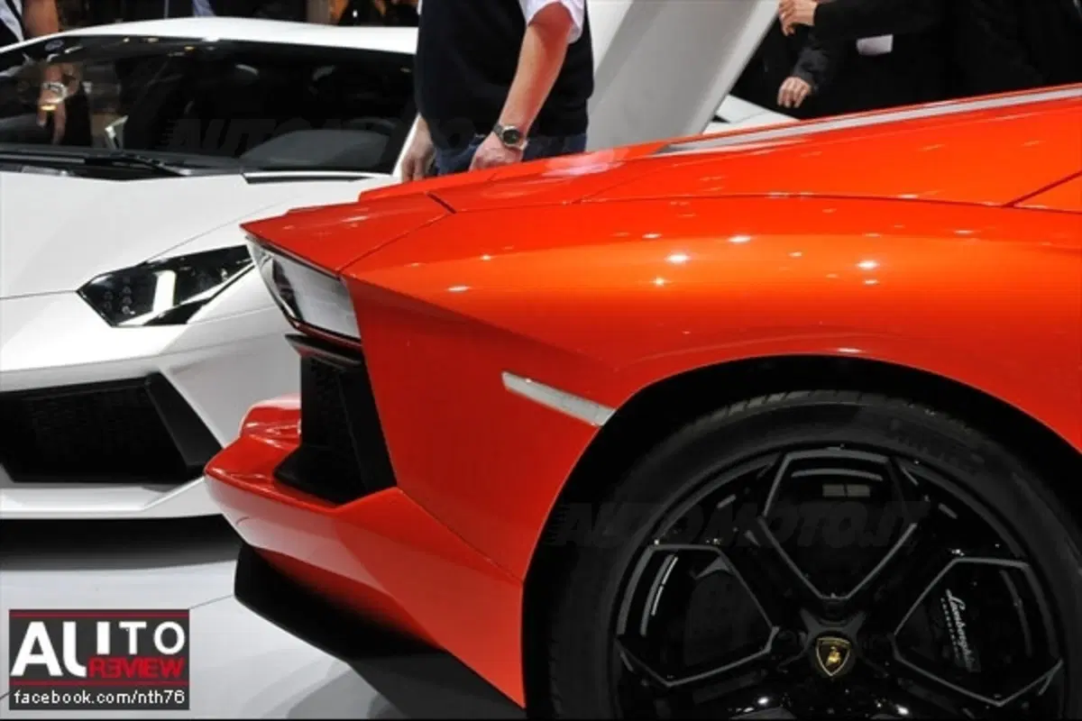 Lamborghini Aventador: due generazioni avanti (26)