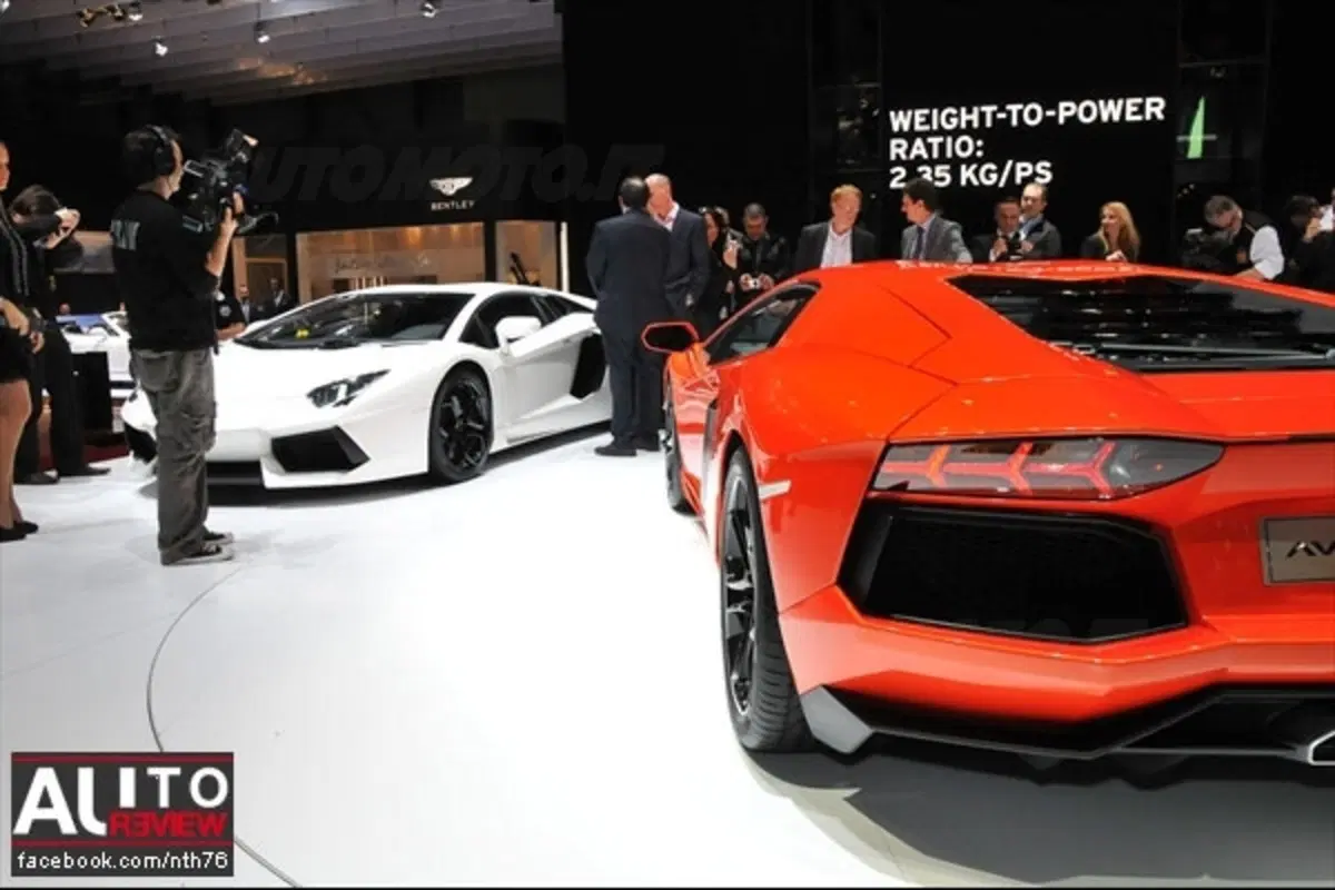 Lamborghini Aventador: due generazioni avanti (27)