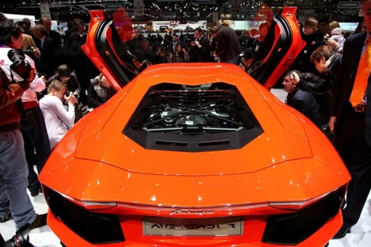 Lamborghini Aventador: due generazioni avanti (32)