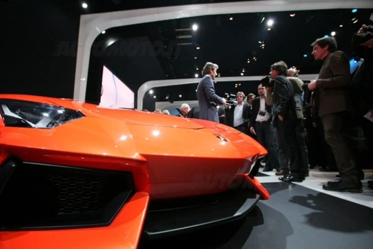 Lamborghini Aventador: due generazioni avanti (33)