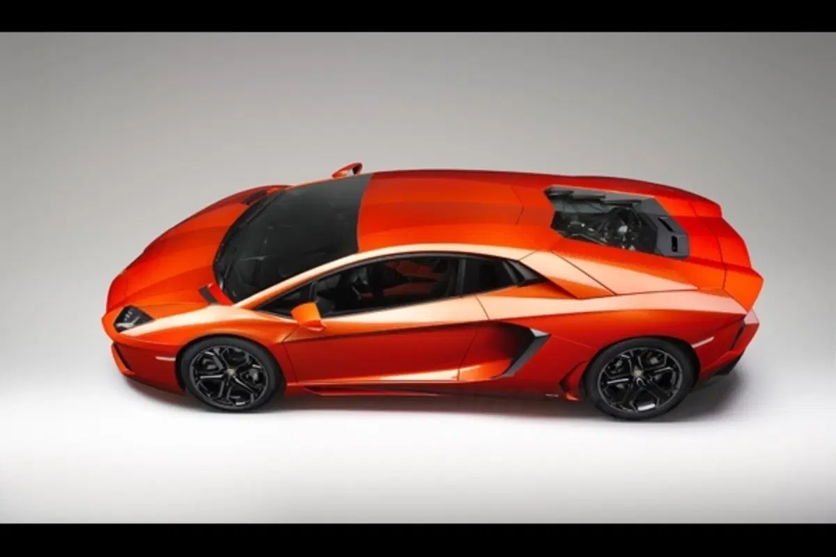 Lamborghini Aventador: due generazioni avanti (34)