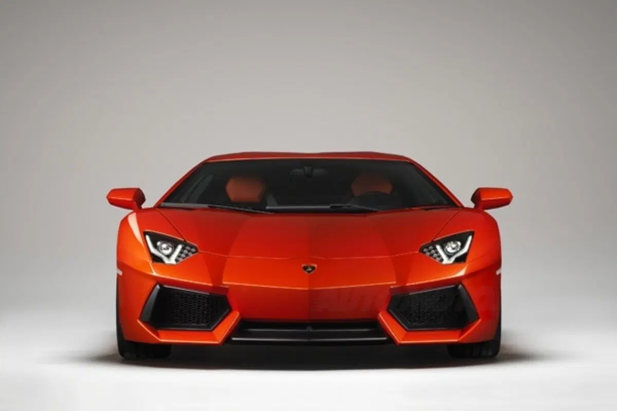 Lamborghini Aventador: due generazioni avanti (35)