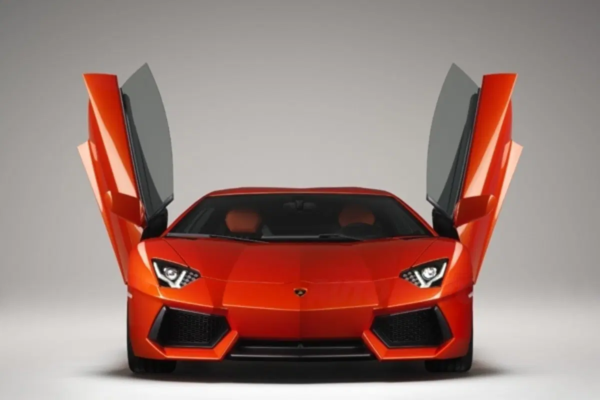 Lamborghini Aventador: due generazioni avanti (36)