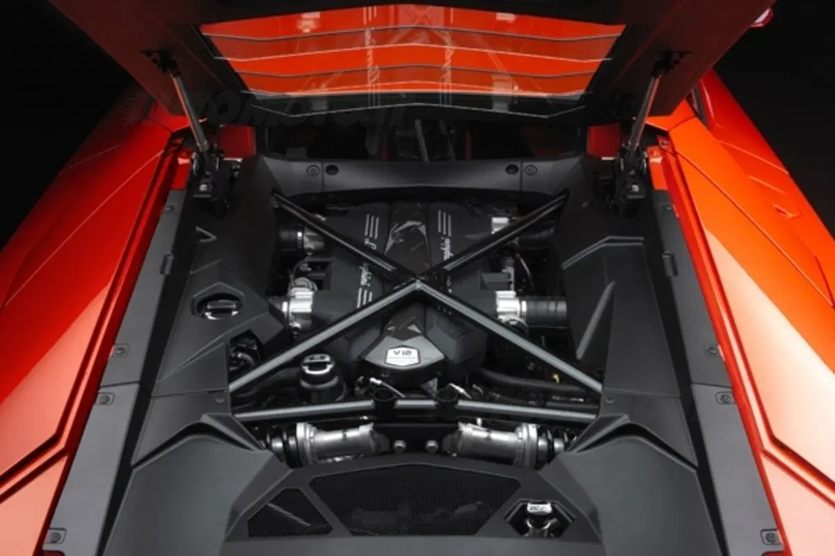 Lamborghini Aventador: due generazioni avanti (38)
