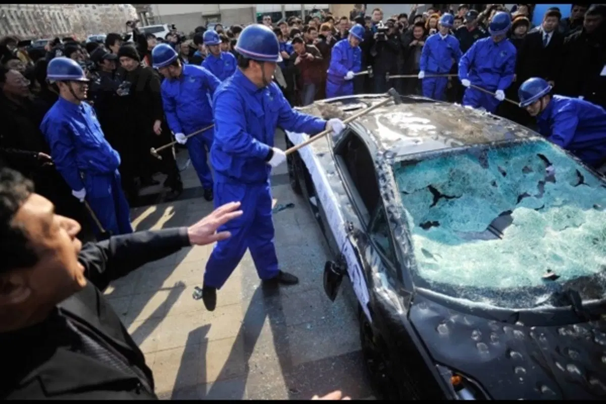 Lamborghini: una Gallardo distrutta per protesta (4)