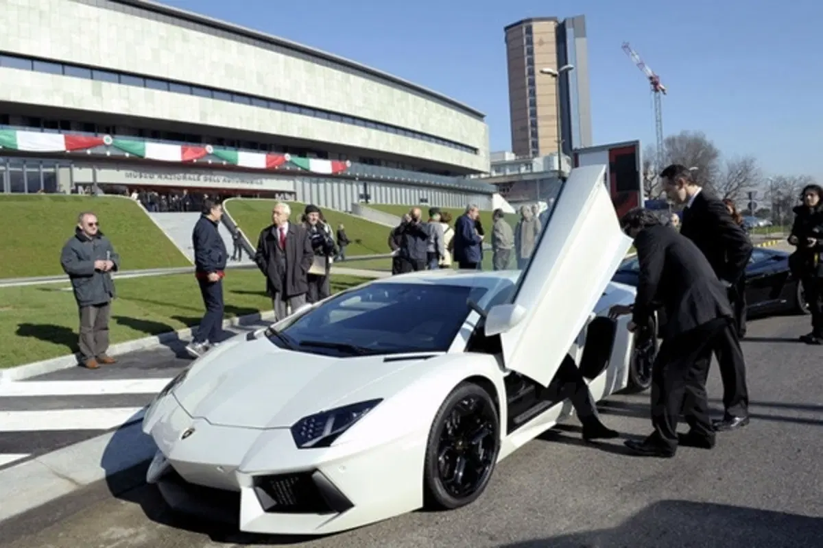 Debutto su strada per la Aventador LP700-4