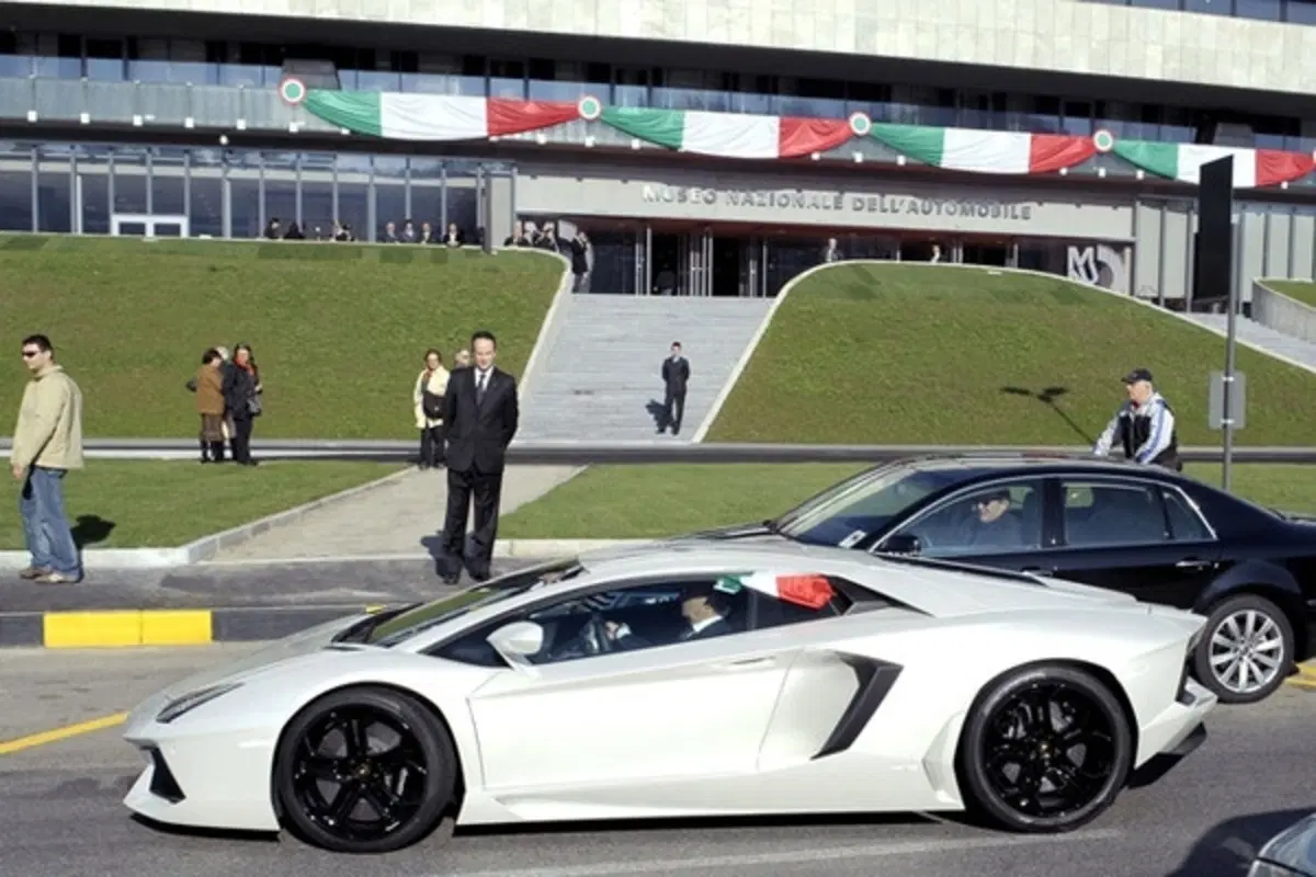 Debutto su strada per la Aventador LP700-4 (2)