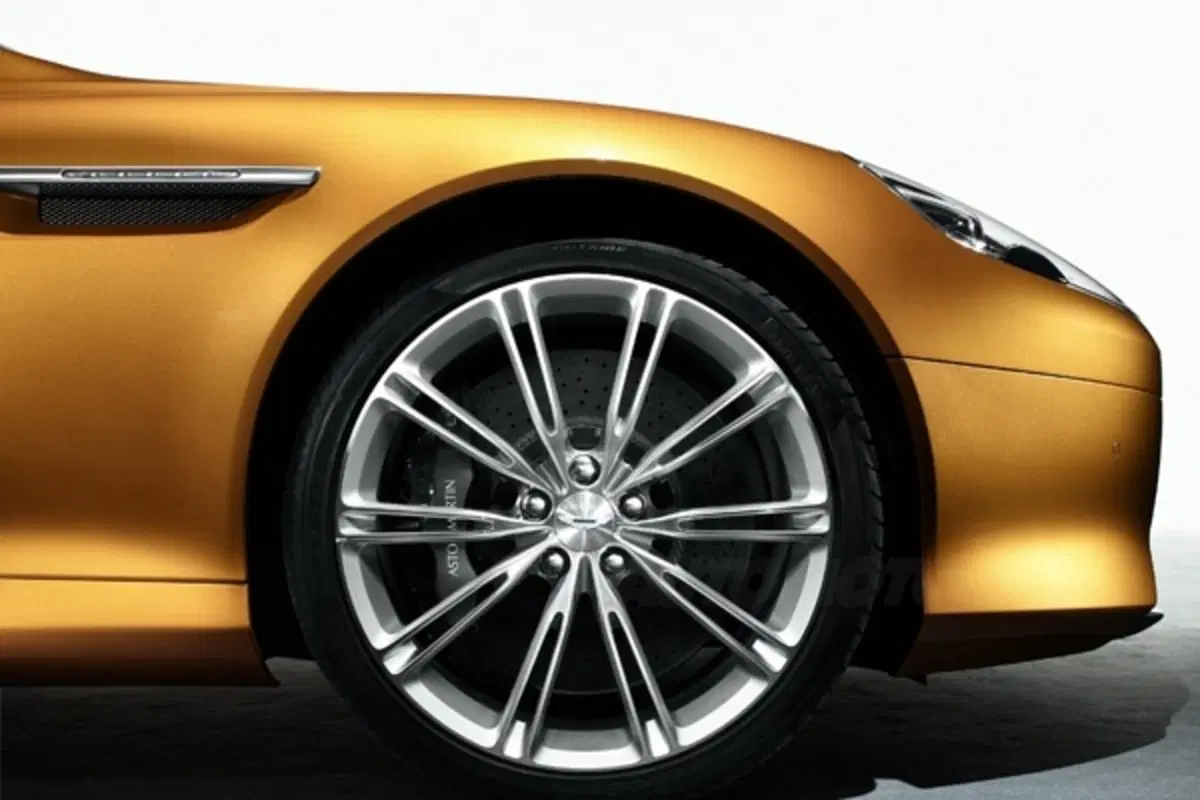 Aston Martin Virage - primo video ufficiale (13)