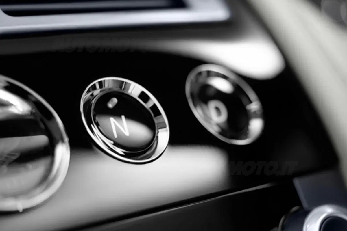 Aston Martin Virage - primo video ufficiale (24)