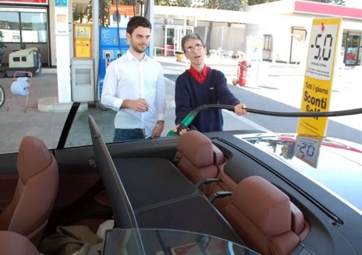 Benzina: sale il prezzo alla pompa in favore del Cinema