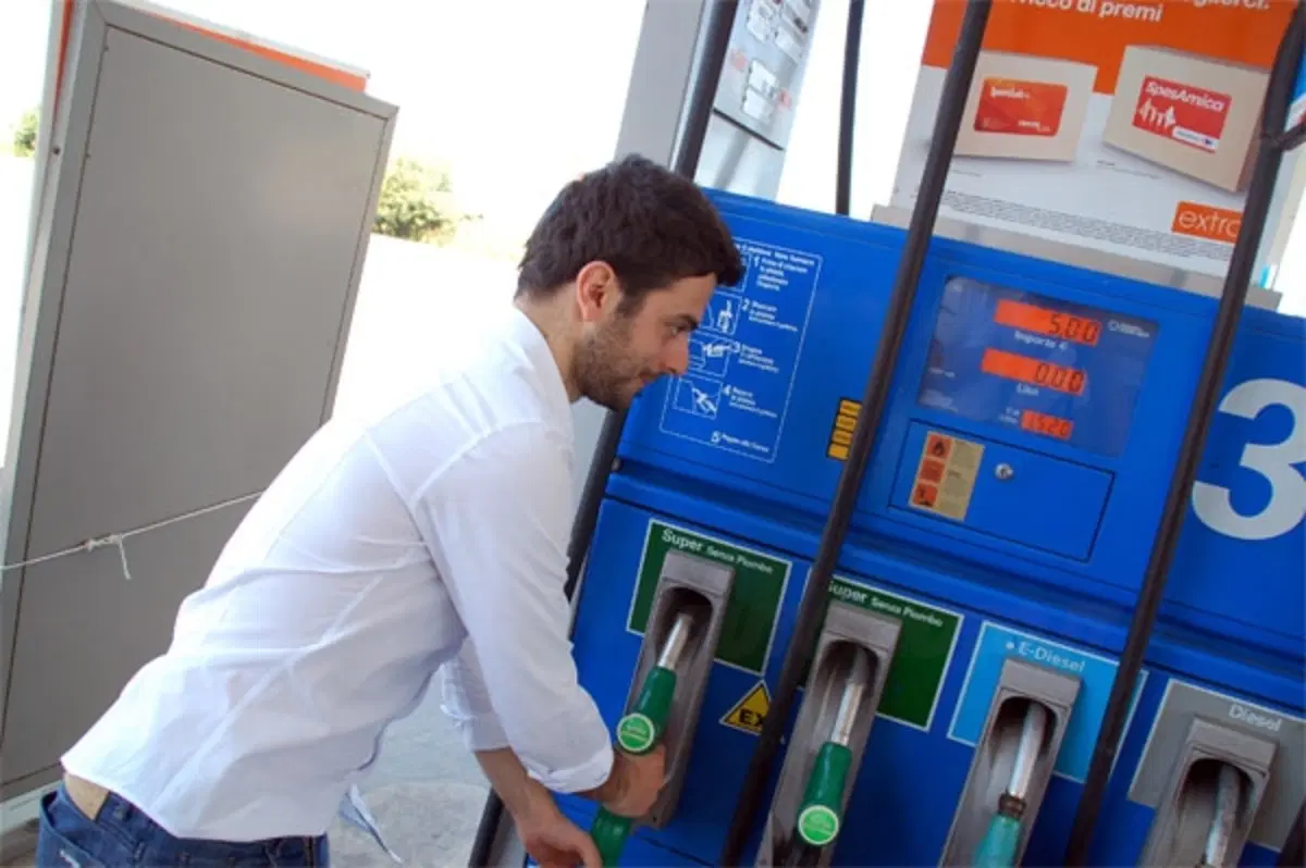 Benzina: sale il prezzo alla pompa in favore del Cinema (2)