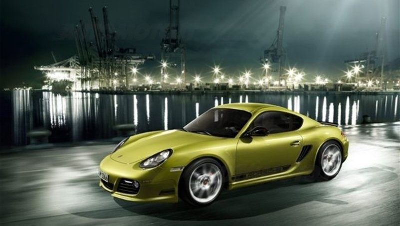 Porsche: presentata a Milano la Cayman R