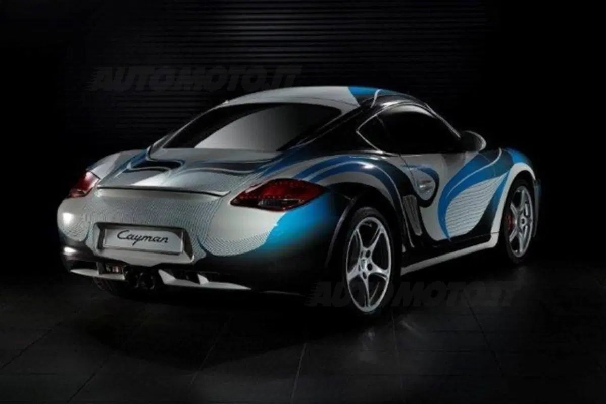 Porsche: presentata a Milano la Cayman R (3)
