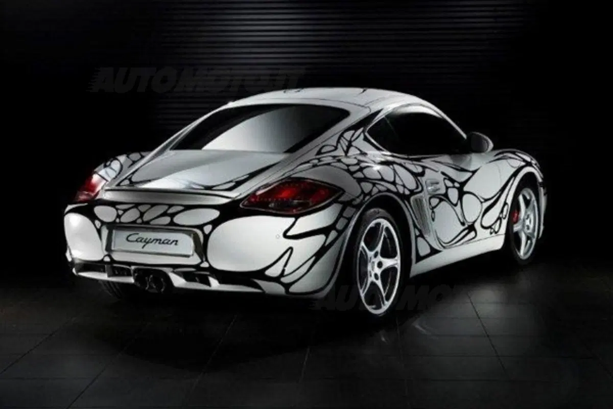 Porsche: presentata a Milano la Cayman R (5)