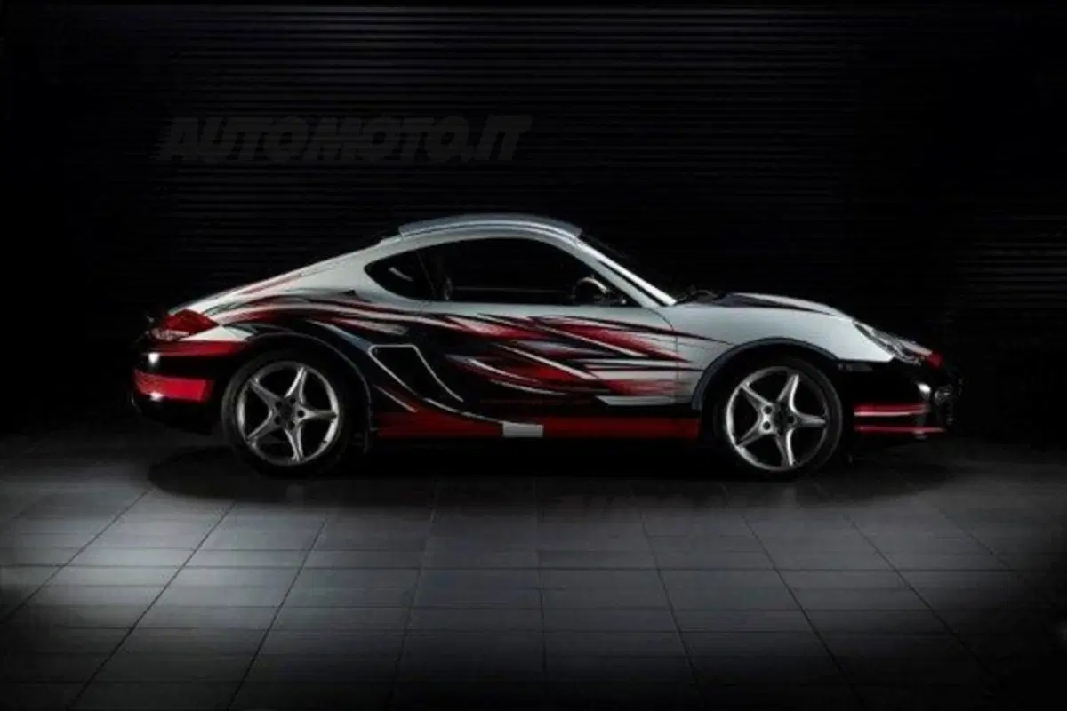 Porsche: presentata a Milano la Cayman R (6)