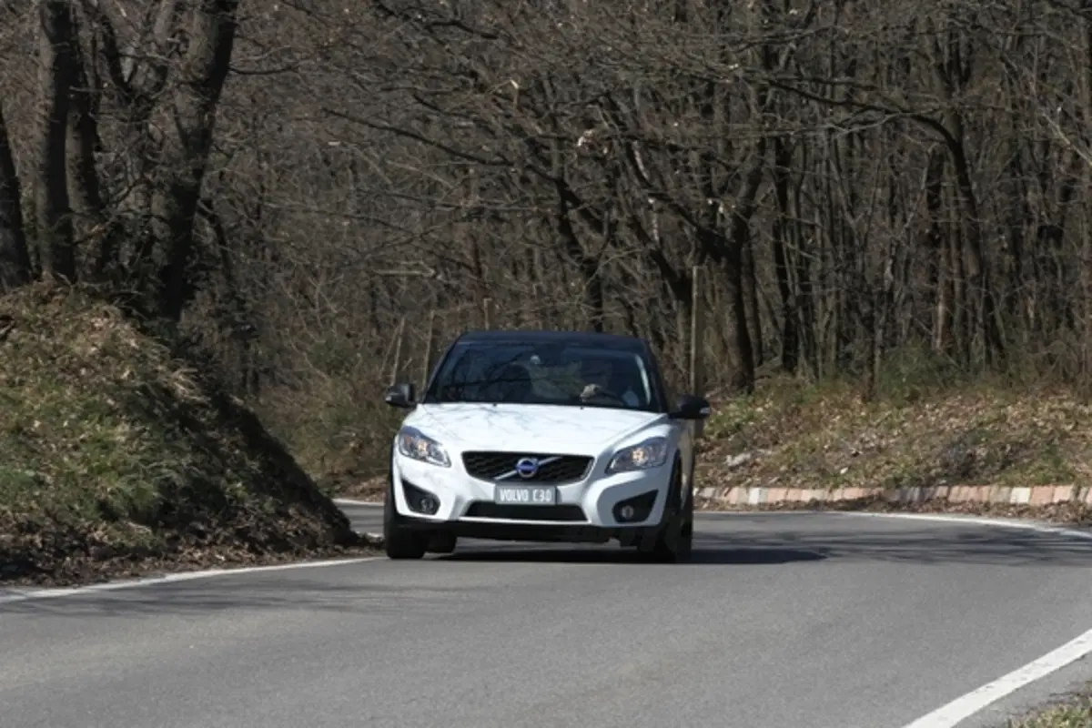 Volvo C30 Black Design (5)