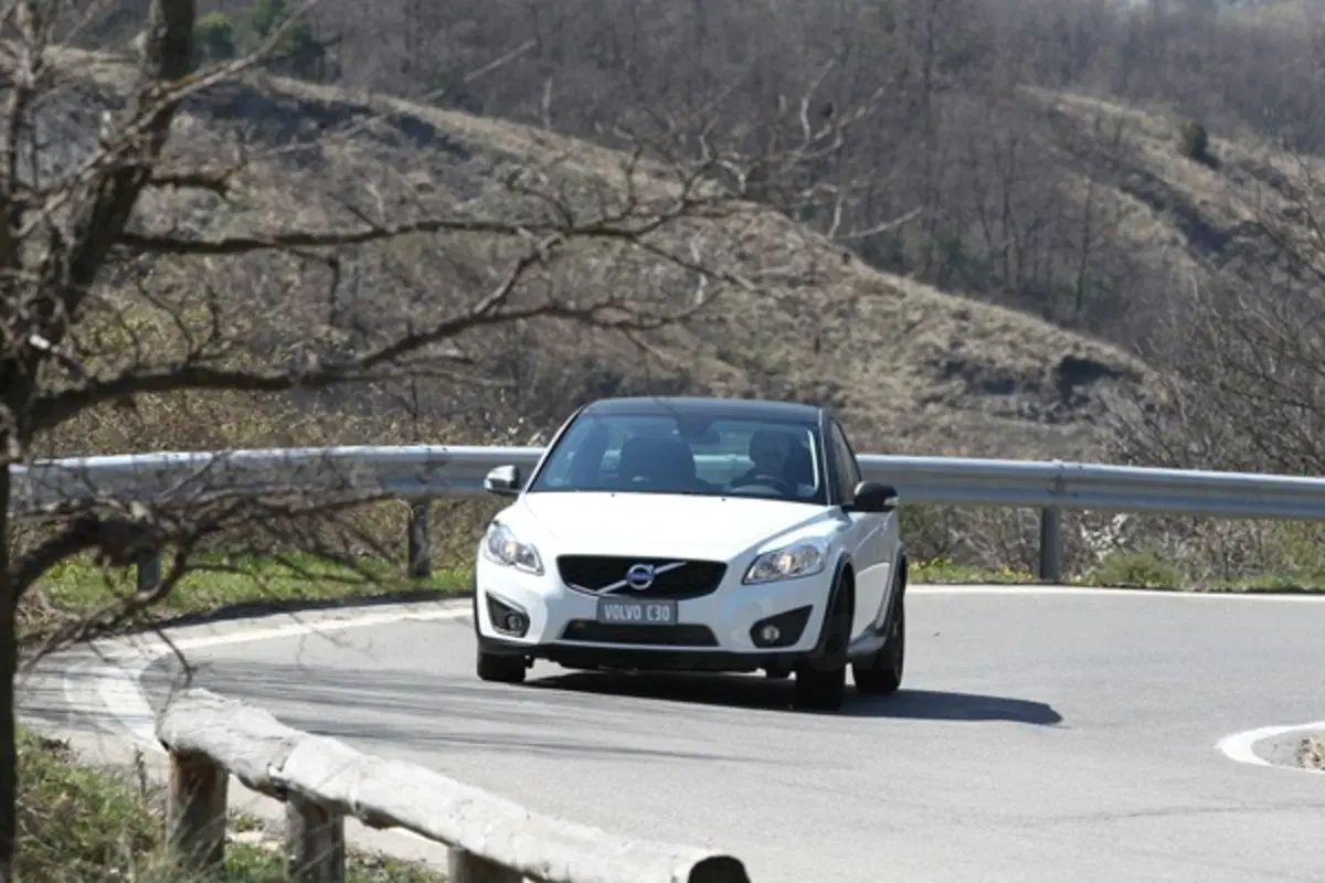 Volvo C30 Black Design (6)