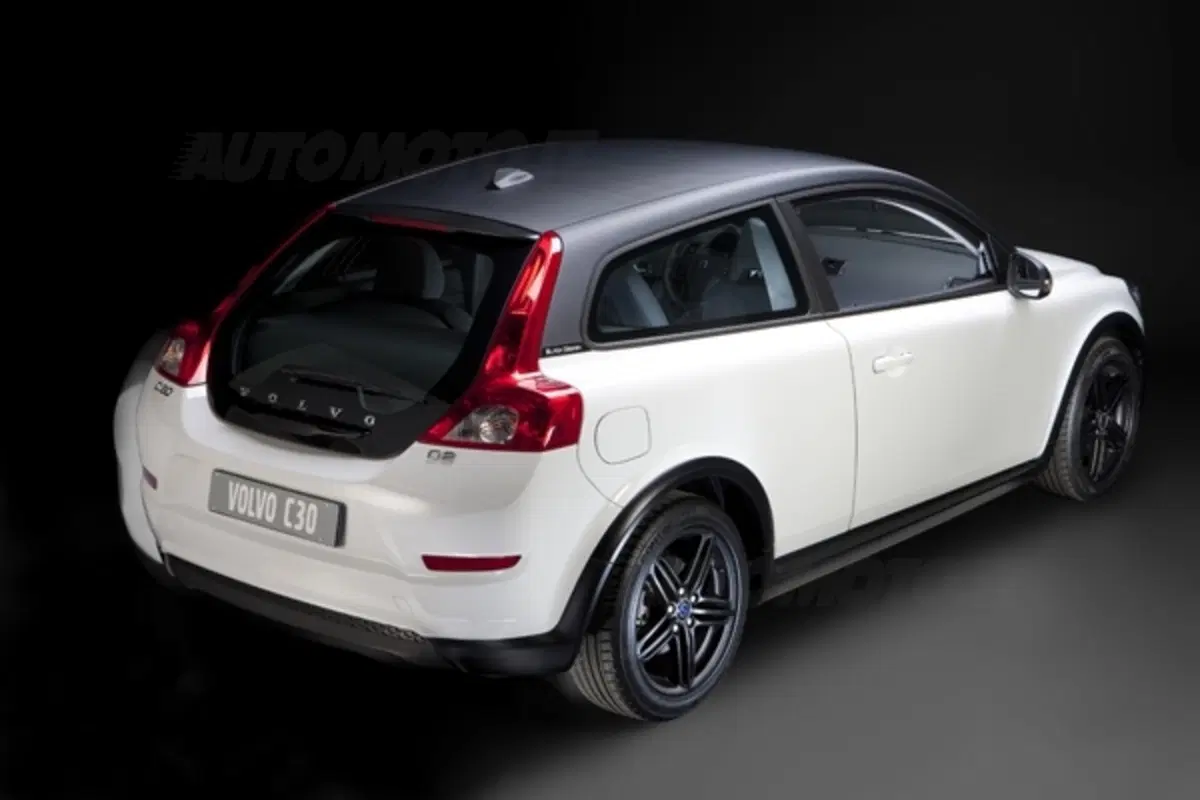 Volvo C30 Black Design (8)
