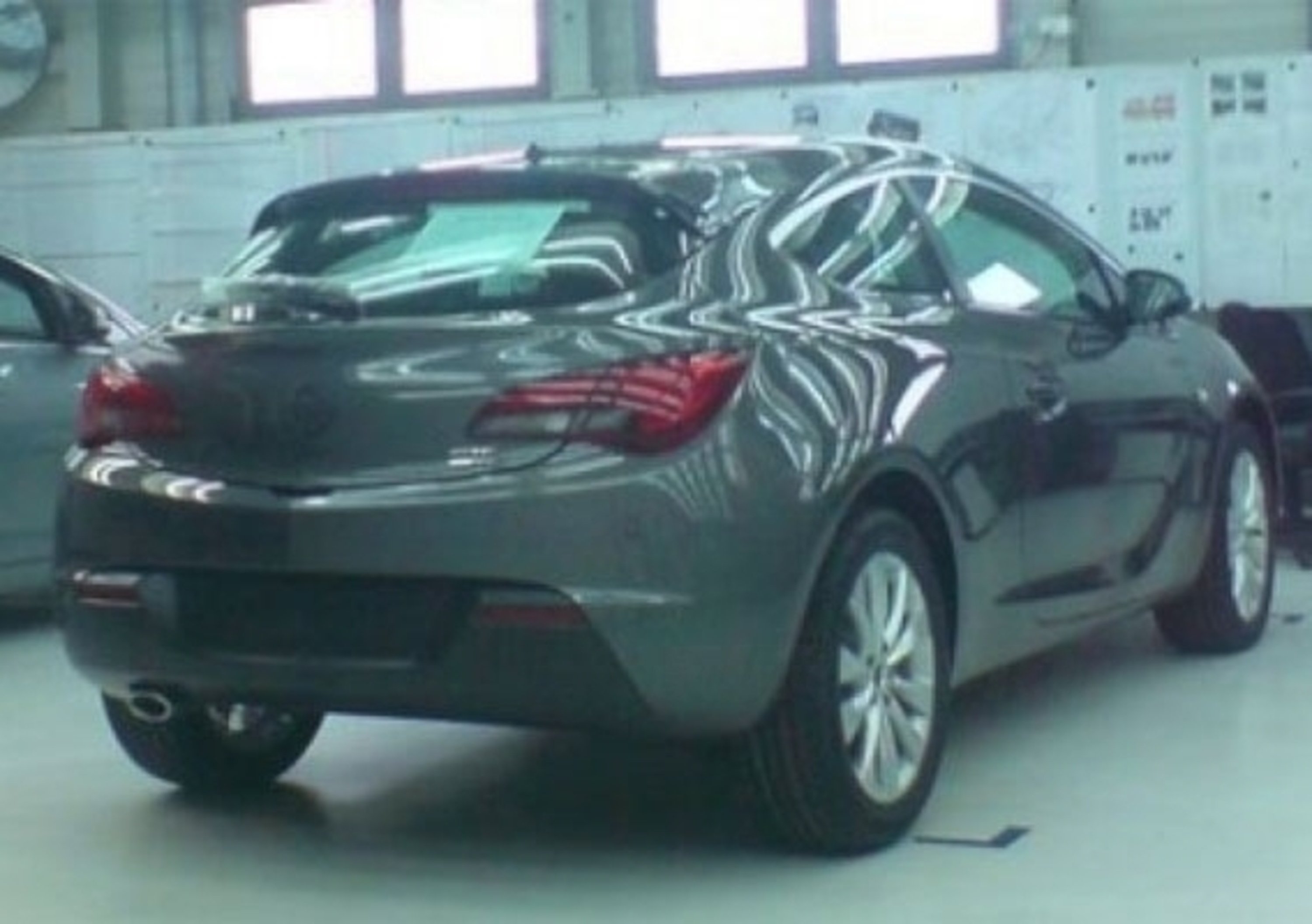 La nuova Opel Astra GTC compare su Facebook
