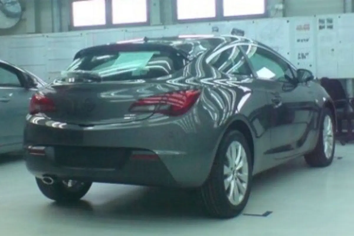 La nuova Opel Astra GTC compare su Facebook