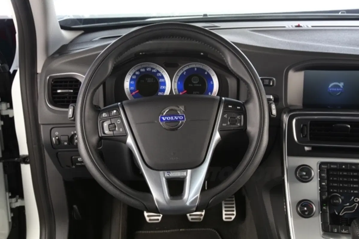 Volvo V60 R-Design (25)