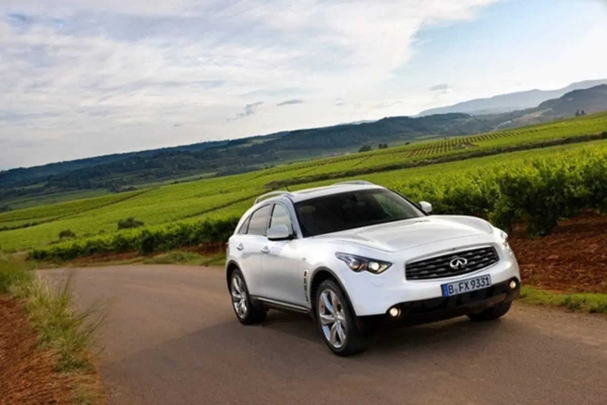 Infiniti FX M.Y. 2011 (2)