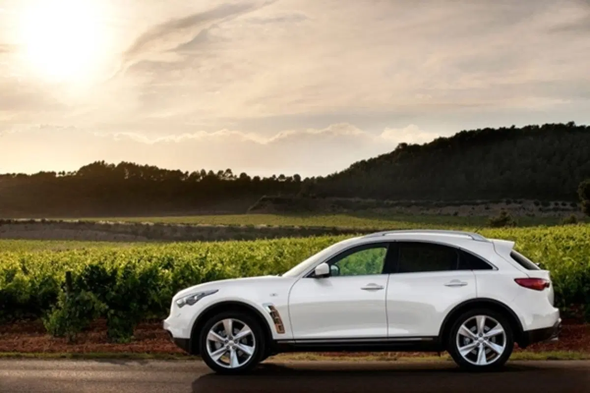 Infiniti FX M.Y. 2011 (3)