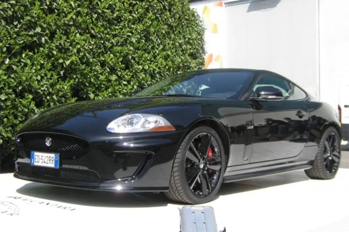 Alcantara for Jaguar: a Milano il Giaguaro stupisce