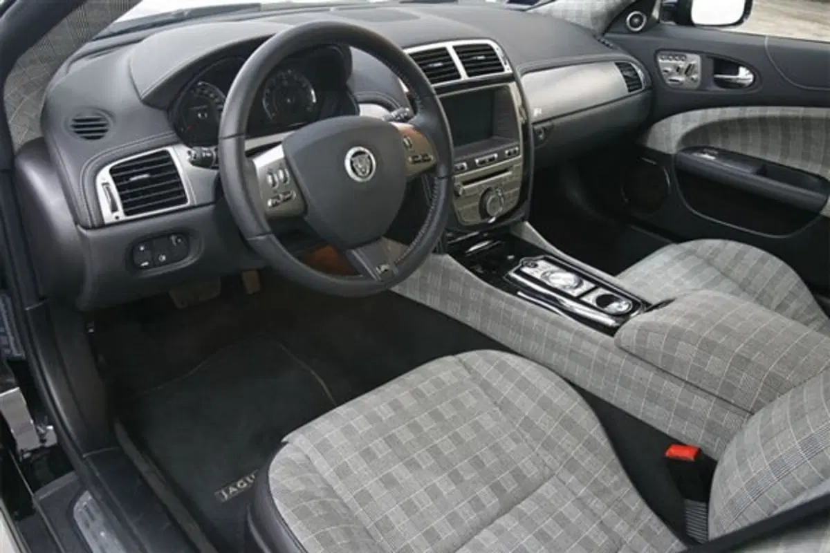 Alcantara for Jaguar: a Milano il Giaguaro stupisce (6)