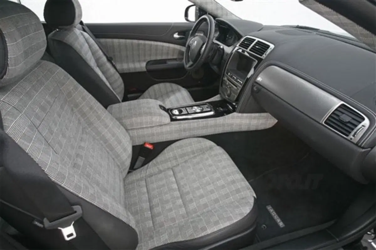 Alcantara for Jaguar: a Milano il Giaguaro stupisce (7)