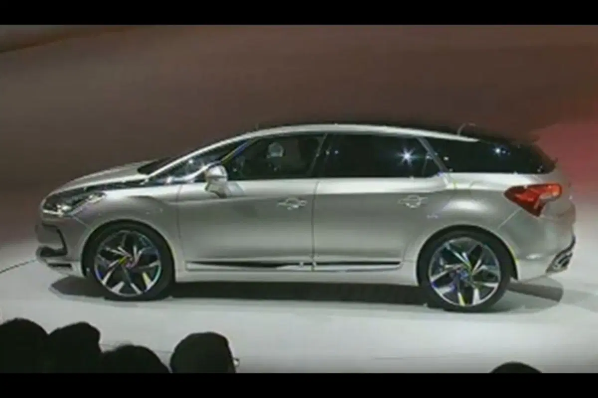 Citroen DS5 - prime immagini da Shanghai (2)