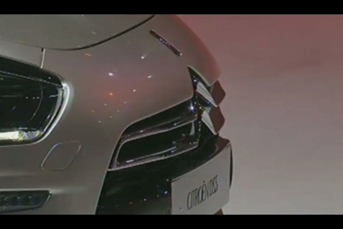 Citroen DS5 - prime immagini da Shanghai (4)