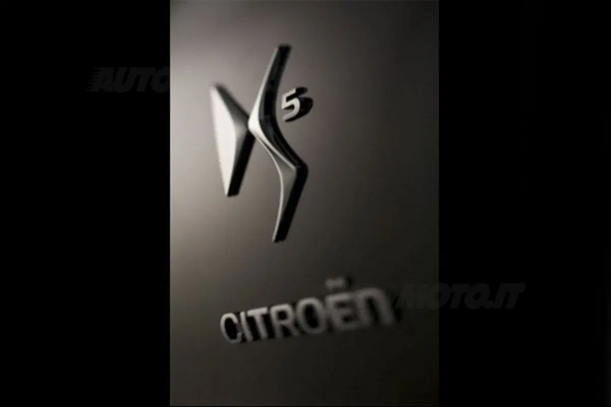 Citroen DS5 - prime immagini ufficiali (11)
