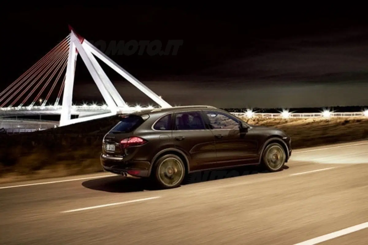 Cayenne Turbo M.Y. 2012: ecco il powerkit da 540 CV (4)