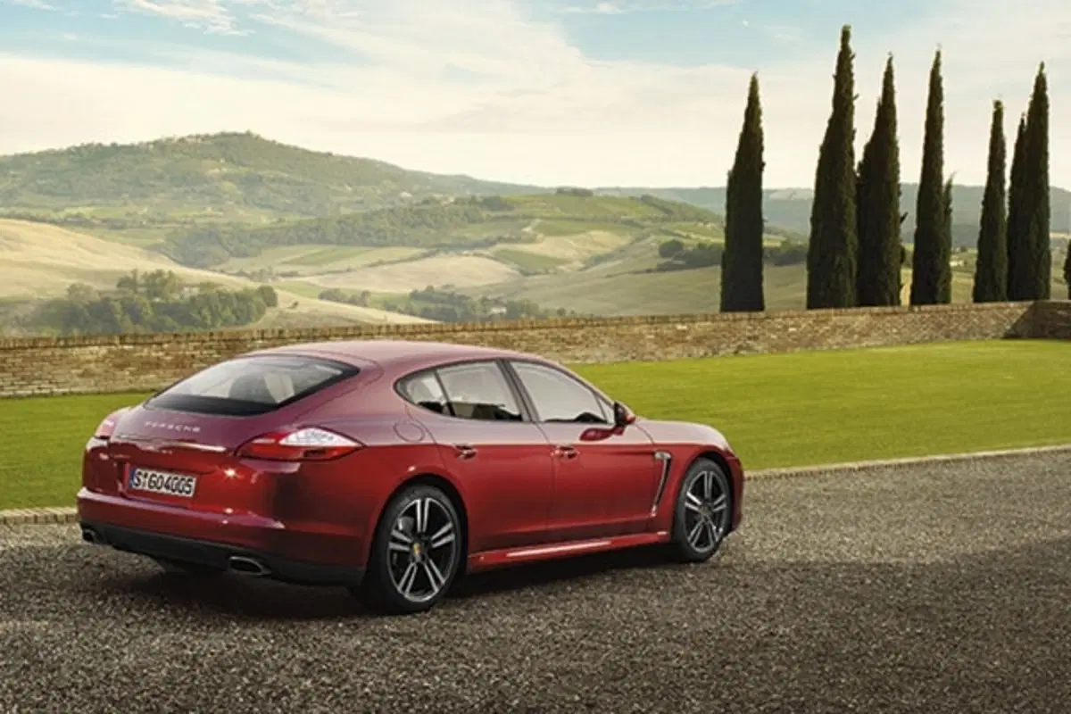 Porsche Panamera M.Y. 2012 (4)