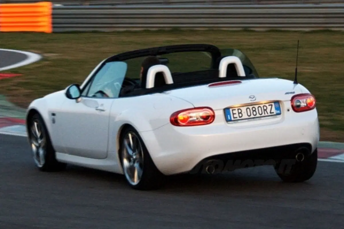 Mazda MX-5 20th Anniversary (2)