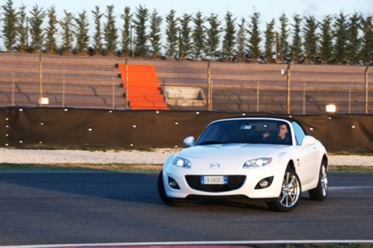 Mazda MX-5 20th Anniversary (3)