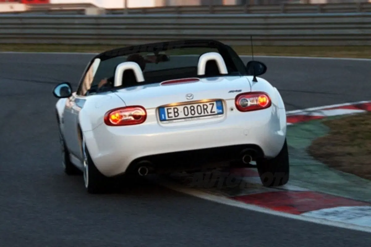 Mazda MX-5 20th Anniversary (4)