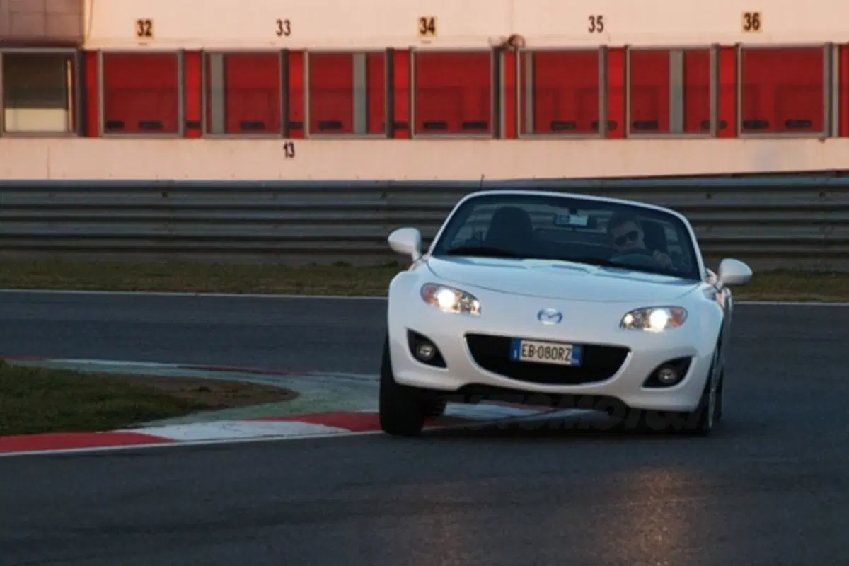 Mazda MX-5 20th Anniversary (5)