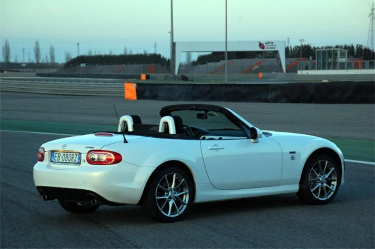 Mazda MX-5 20th Anniversary (13)