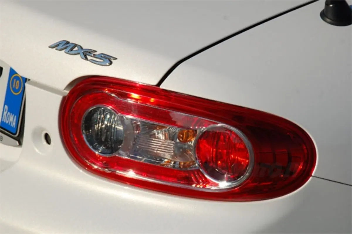 Mazda MX-5 20th Anniversary (28)