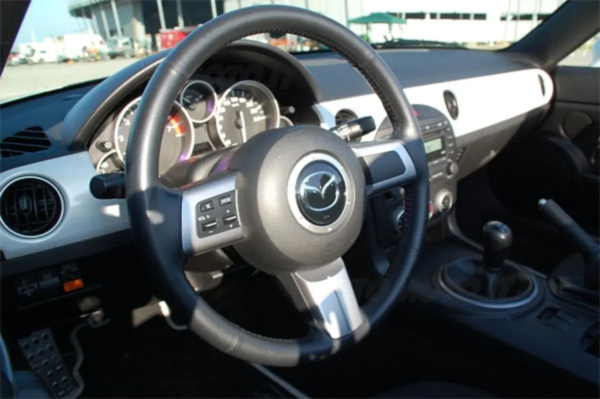 Mazda MX-5 20th Anniversary (36)
